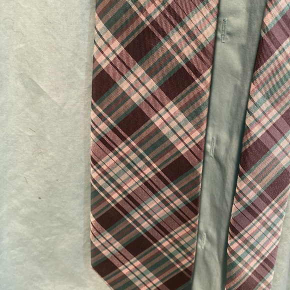 Men’s dress shirt with tie. Worn once - Picture 3 of 3
